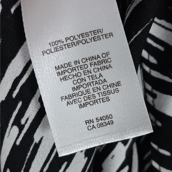 AK Anne Klein Black and White Abstract Print Blouse Size Small Petite Sleeveless - Picture 3 of 6